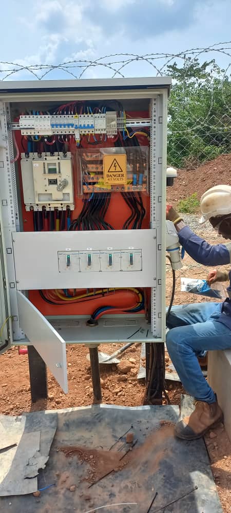 Outdoor 415V site distribution board wiring and commissioning